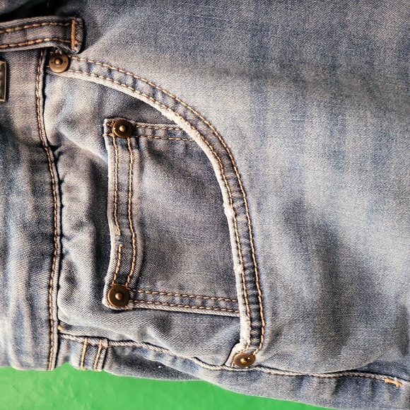 Jeans - Picture 8 of 9